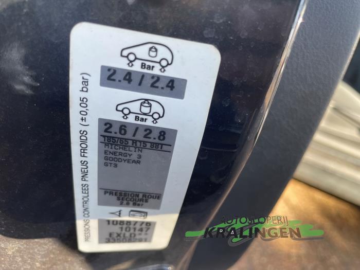 Peugeot 207/207+ 1.4 16V Schadevoertuig (2006, Zwart)