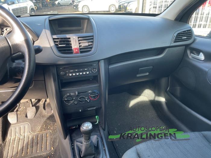 Peugeot 207/207+ 1.4 16V Schadevoertuig (2006, Zwart)