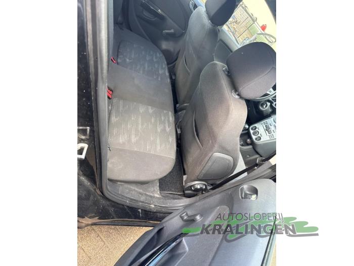 Opel Corsa D 1.2 16V Schadevoertuig (2011, Zwart)