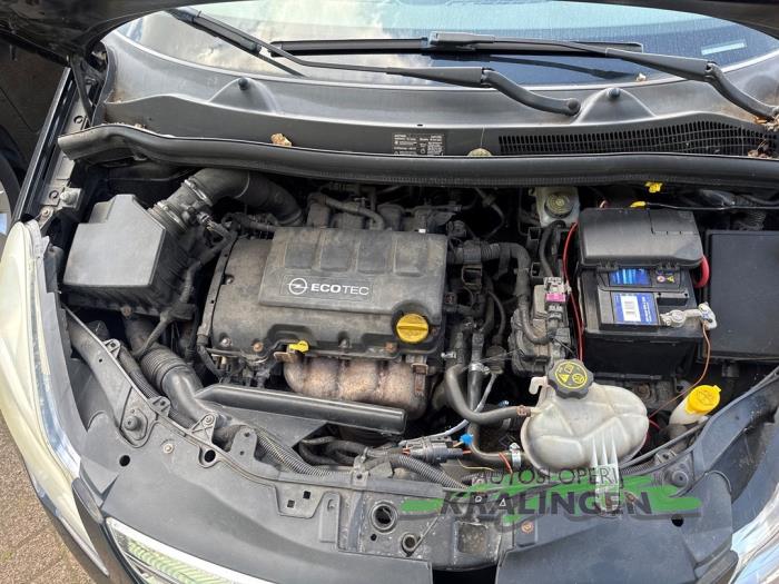 Opel Corsa D 1.2 16V Schadevoertuig (2011, Zwart)
