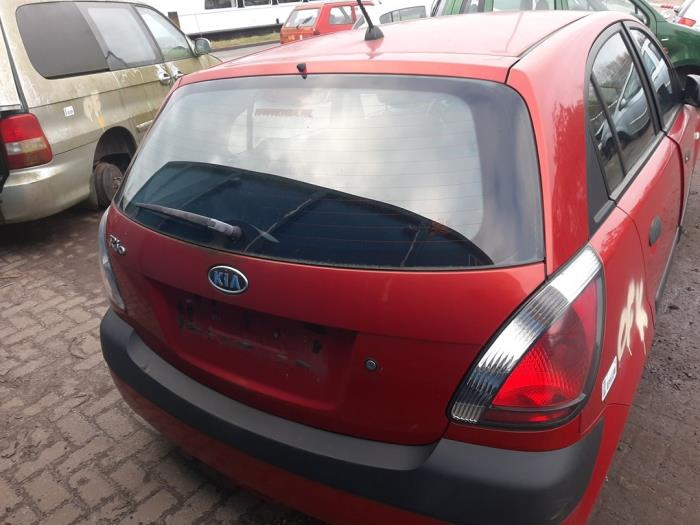 Kia Rio II 1.4 16V Sloopvoertuig (2006, Rood)
