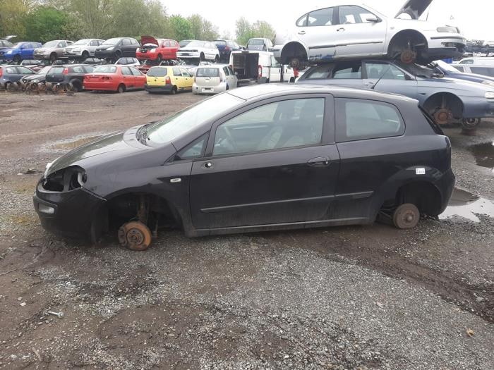 Fiat Punto Evo 1.4 Sloopvoertuig (2011, Zwart)