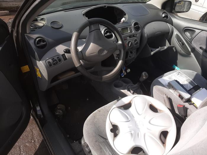 Toyota Yaris 1.0 16V VVT-i Sloopvoertuig (1999, Zwart)