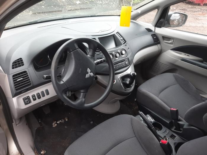 Mitsubishi Grandis 2.4 16V MIVEC Sloopvoertuig (2007, Beige)