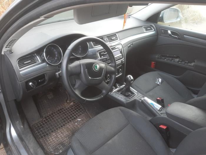 Skoda Superb Sloopvoertuig (2012, Metallic, Grijs)