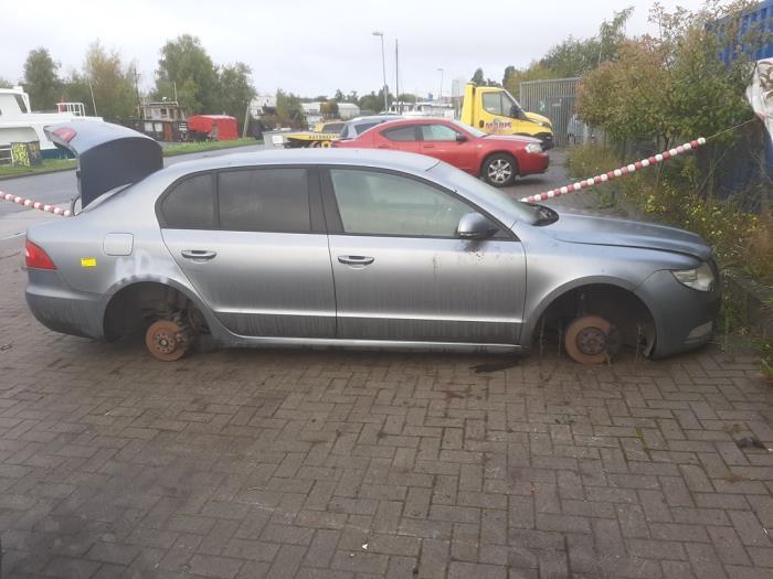 Skoda Superb Sloopvoertuig (2012, Metallic, Grijs)