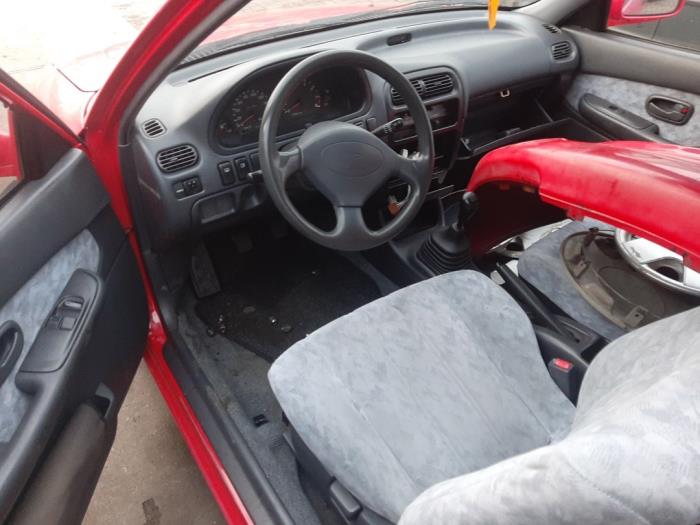 Daihatsu Charade 1.3i TX/CX 16V Sloopvoertuig (2000, Rood)