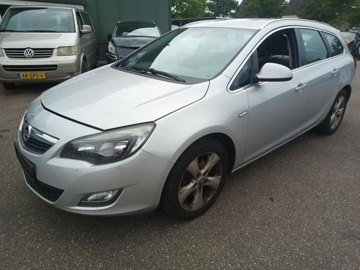 Opel Astra J Sports Tourer 1.7 CDTi 16V Sloopvoertuig (2011, Wit, Zilver)