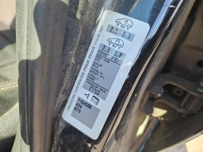 Peugeot 206 1.4 XR,XS,XT,Gentry Sloopvoertuig (2008, Zwart)