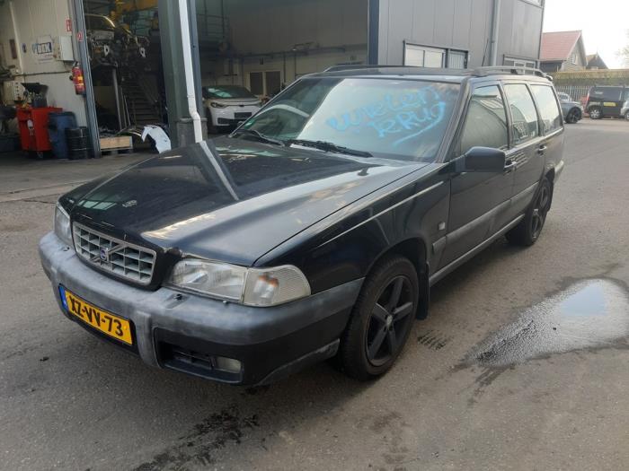 Volvo V70 2.4 XC LPT 4x4 20V Sloopvoertuig (1999, Zwart)