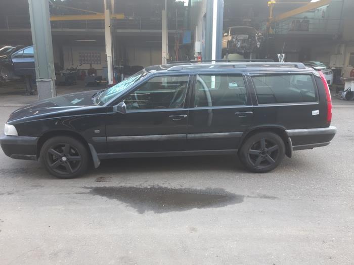 Volvo V70 2.4 XC LPT 4x4 20V Sloopvoertuig (1999, Zwart)