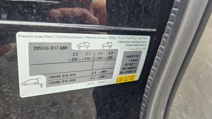 Peugeot 208 II 1.2 Vti 12V PureTech 100 Sloopvoertuig (2022, Zwart)