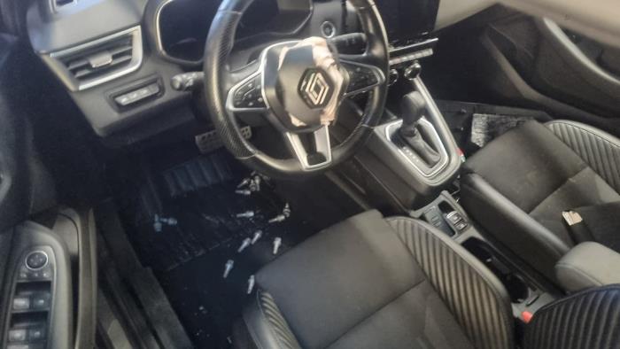 Renault Clio V 1.6 E-Tech 145 16V Sloopvoertuig (2024, Donker, Grijs)