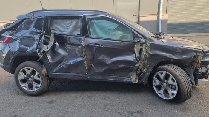 Jeep Compass II 1.4 Multi Air2 16V 4x4 Sloopvoertuig (2020, Donker, Grijs)