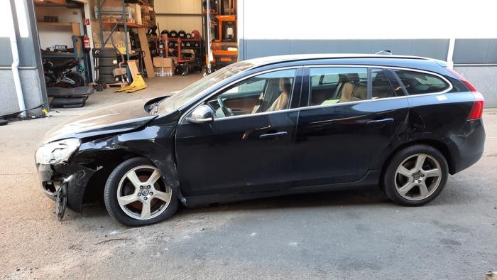 Volvo V60 I 1.6 T3 16V Sloopvoertuig (2012, Zwart)