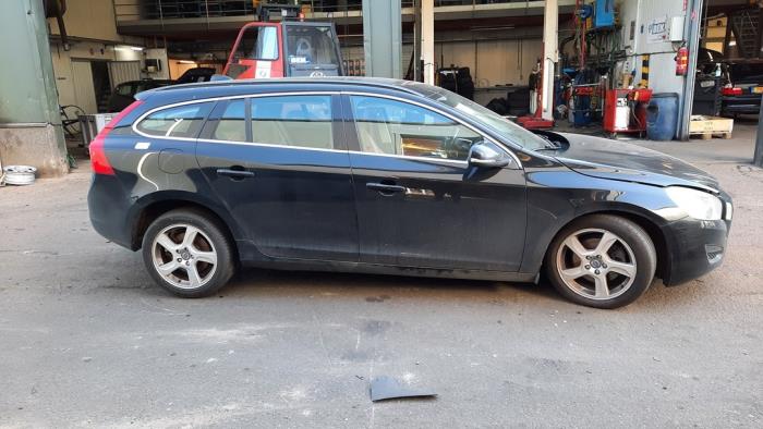 Volvo V60 I 1.6 T3 16V Sloopvoertuig (2012, Zwart)
