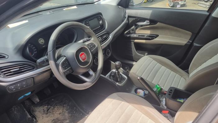 Fiat Tipo 1.4 16V Sloopvoertuig (2016, COLORE ESTERNO (BRONZO BR)