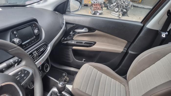 Fiat Tipo 1.4 16V Sloopvoertuig (2016, COLORE ESTERNO (BRONZO BR)