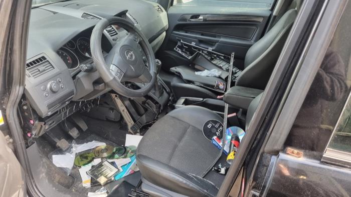 Opel Zafira 2.2 16V Direct Ecotec Sloopvoertuig (2005, Zwart)