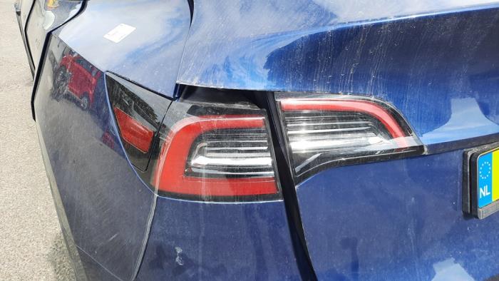 Tesla Model Y Long Range RWD Sloopvoertuig (2024, Blauw)