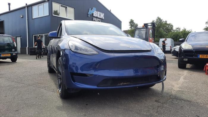 Tesla Model Y Long Range RWD Sloopvoertuig (2024, Blauw)