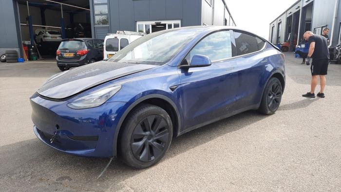 Tesla Model Y Long Range RWD Sloopvoertuig (2024, Blauw)