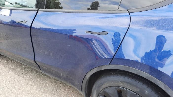 Tesla Model Y Long Range RWD Sloopvoertuig (2024, Blauw)