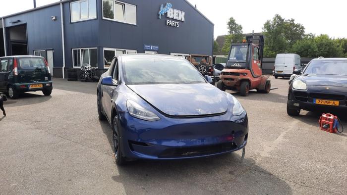 Tesla Model Y Long Range RWD Sloopvoertuig (2024, Blauw)