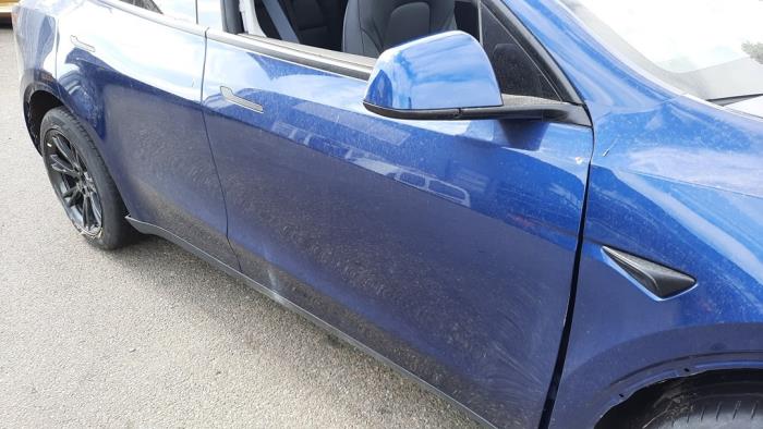 Tesla Model Y Long Range RWD Sloopvoertuig (2024, Blauw)