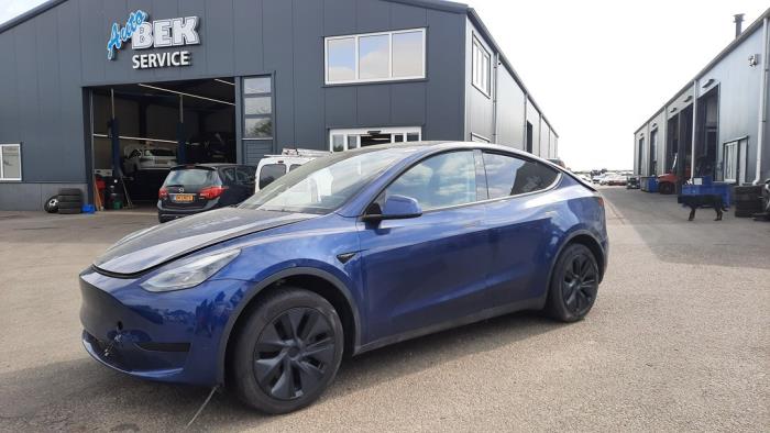 Tesla Model Y Long Range RWD Sloopvoertuig (2024, Blauw)