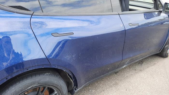Tesla Model Y Long Range RWD Sloopvoertuig (2024, Blauw)