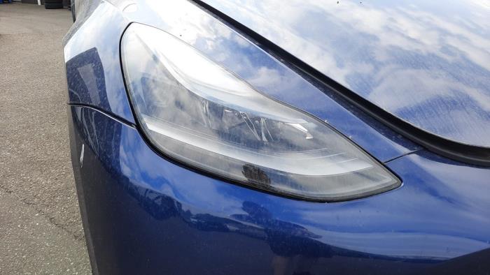 Tesla Model Y Long Range RWD Sloopvoertuig (2024, Blauw)