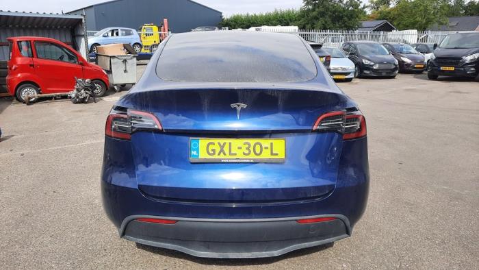 Tesla Model Y Long Range RWD Sloopvoertuig (2024, Blauw)