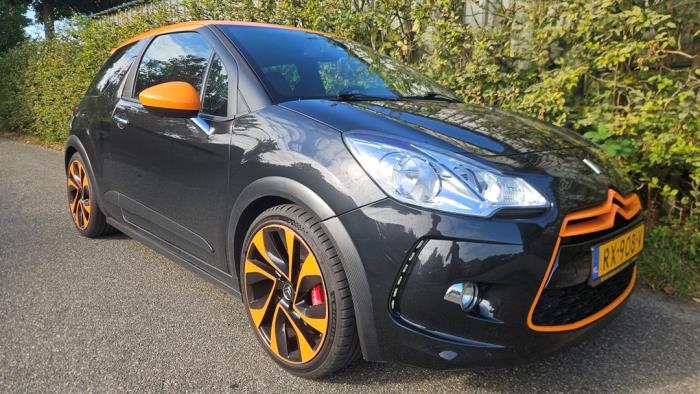 Citroen DS3 1.6 16V VTS THP Racing Schadevoertuig (2012, Zwart)