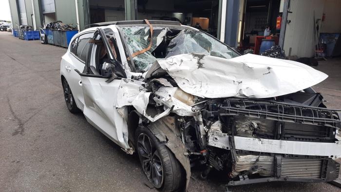 Ford Focus 4 1.0 EcoBoost 12V Hybrid 155 Sloopvoertuig (2023, Roze, Wit)