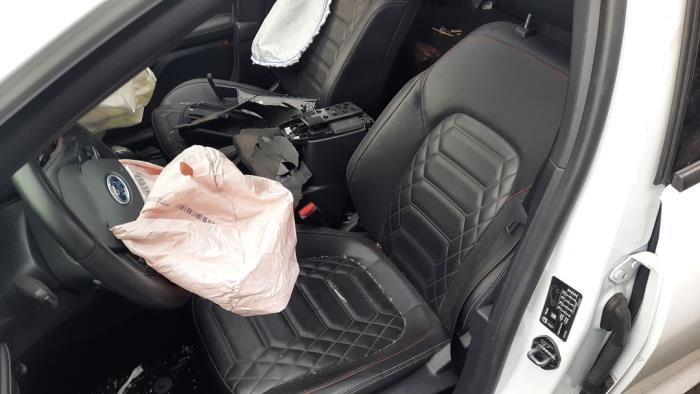 Ford Focus 4 1.0 EcoBoost 12V Hybrid 155 Sloopvoertuig (2023, Roze, Wit)