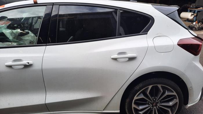 Ford Focus 4 1.0 EcoBoost 12V Hybrid 155 Sloopvoertuig (2023, Roze, Wit)