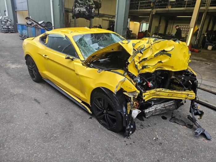 Ford Usa Mustang VI Fastback 2.3 EcoBoost 16V Sloopvoertuig (2015, Geel)