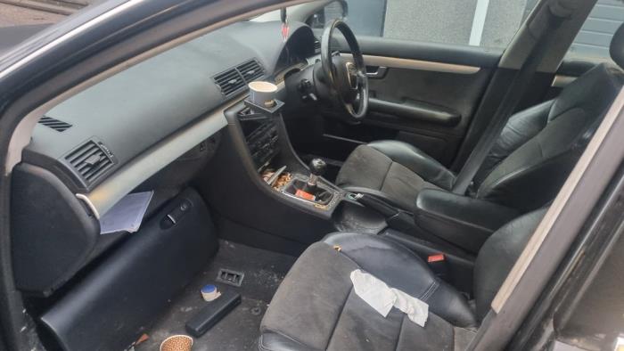 Audi A4 2.0 TDI 16V Sloopvoertuig (2006, Zwart)