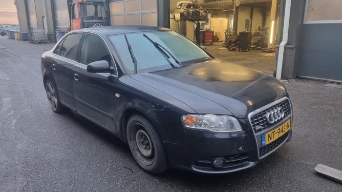 Audi A4 2.0 TDI 16V Sloopvoertuig (2006, Zwart)