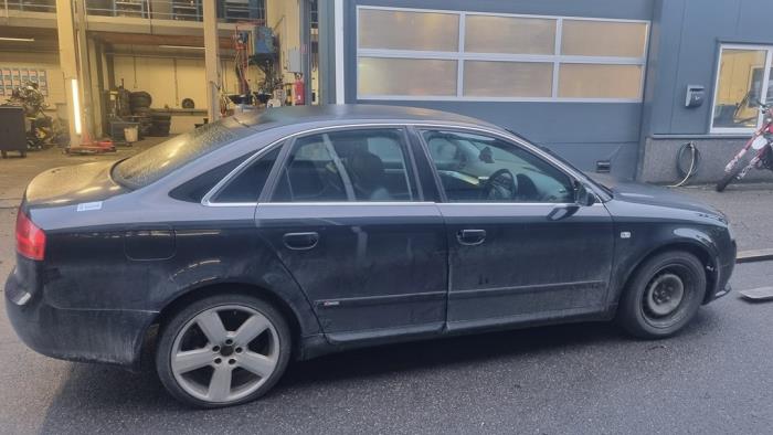 Audi A4 2.0 TDI 16V Sloopvoertuig (2006, Zwart)