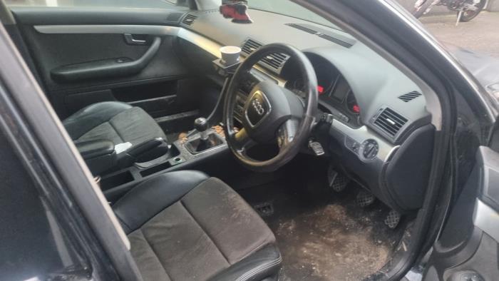 Audi A4 2.0 TDI 16V Sloopvoertuig (2006, Zwart)