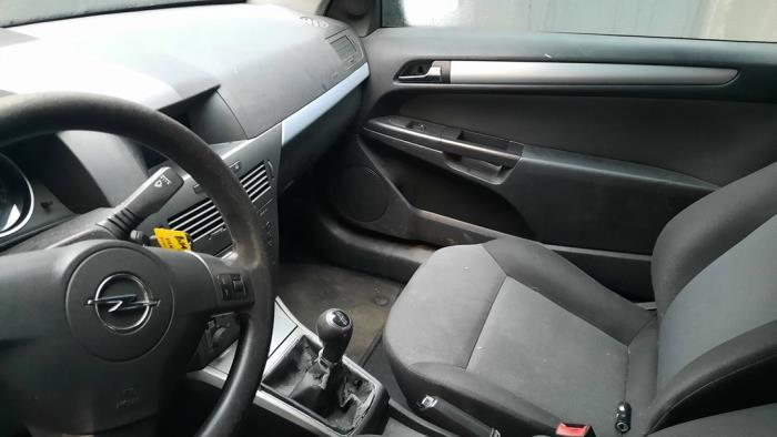 Opel Astra H GTC 1.6 16V Twinport Sloopvoertuig (2005, Zwart)