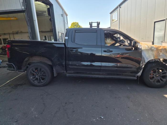 Chevrolet Silverado 1500 Crew Cab 6.2 V8 4WD Sloopvoertuig (2024, Metallic, Zwart)