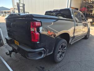 Chevrolet Silverado 1500 Crew Cab 6.2 V8 4WD Sloopvoertuig (2024, Metallic, Zwart)