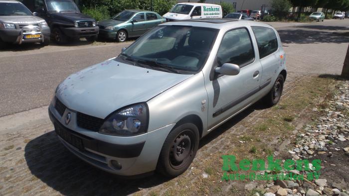 Renault Clio II (BB/CB/SB) 1.2 16V (sloop, Bouwjaar 2003, Kleur Zilver ...