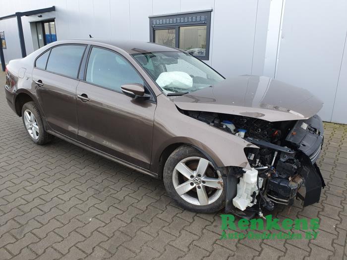 Volkswagen Jetta IV 1.6 TDI 16V Sloopvoertuig (2012, Bruin)
