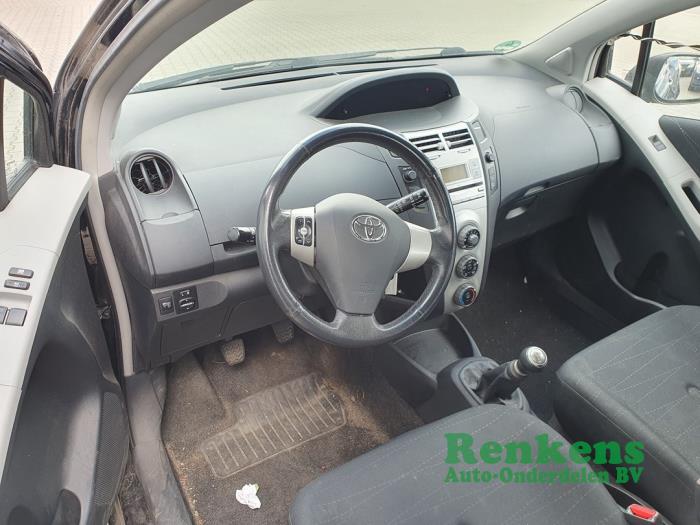 Toyota Yaris II 1.0 12V VVT-i Sloopvoertuig (2008, Zwart)