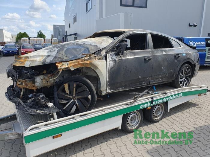 Volkswagen Arteon 2.0 TSI 16V Sloopvoertuig (2020, Zwart)