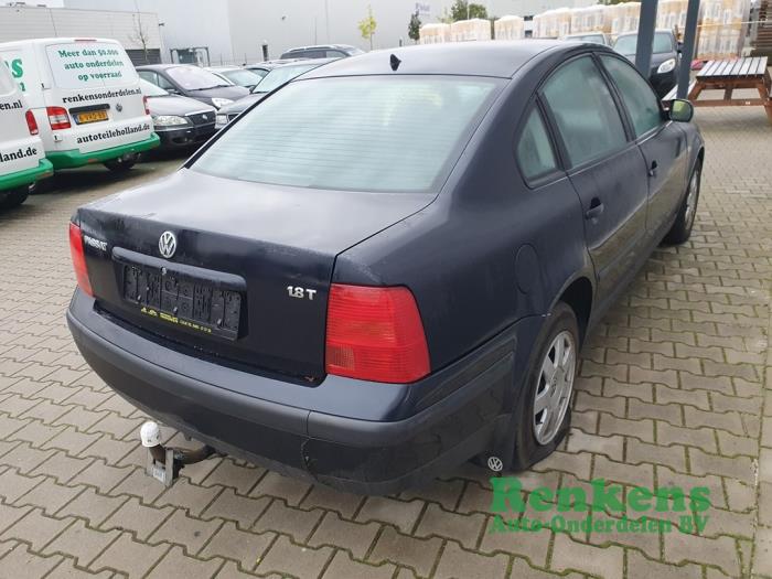 Volkswagen Passat 1.8 T 20V Sloopvoertuig (2000, Blauw)